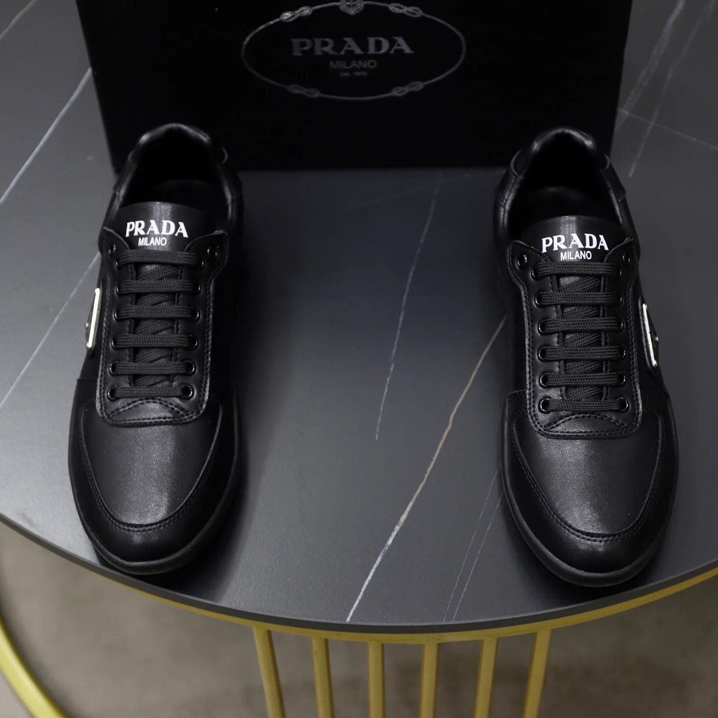 Ex-factory price: 440💰🙅‍♂️🙅‍♂️🙅‍♂️ Brand: PRADA Standard code: 38-44 (45 customized) Grade: Same as the official website Material: Original leather splicing, comfortable and breathable lining, original wear-resistant outsole Style category: Men's fashionable casual shoes, running shoes, noble luxury brand elements, top luxury Color: actual picture color